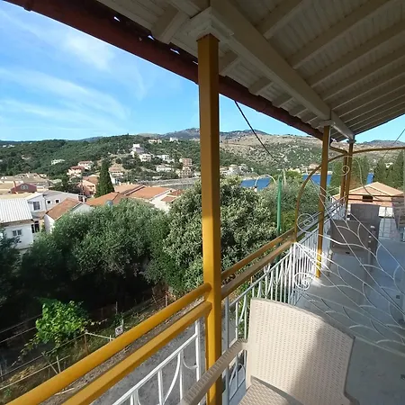 Oneiro House